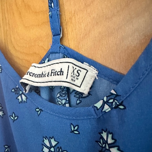Abercrombie and Fitch Blue Patterned Flowy Tank - Picture 3 of 5